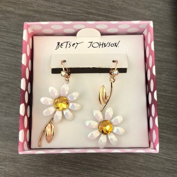 Betsey Johnson Jewelry - Betsy Johnson 🌻 Earrings